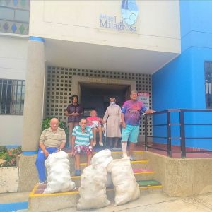 Gobernador Blel dona bultos de ñame a diferentes centros de protección de personas de la tercera edad